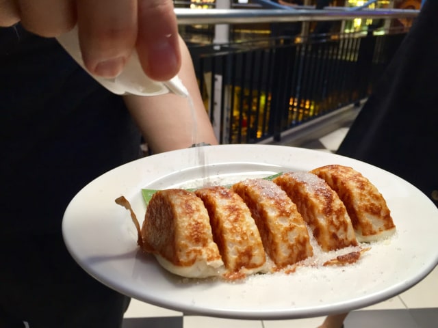 Kue Pancong Foto: Mela Nurhidayati/kumparan