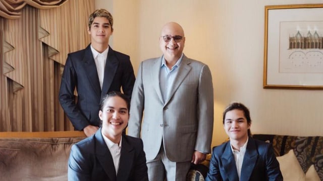 Irwan Mussry bersama Al, El, dan Dul. (Foto: instagram @irwanmussry's)
