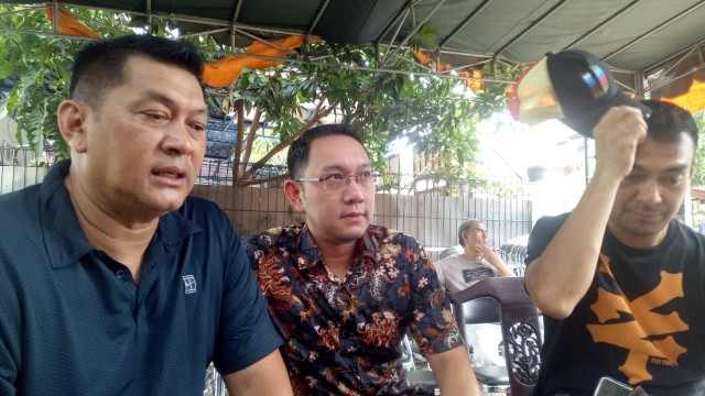 Donny Kesuma di rumah duka George Taka. (Foto: Ainul Qalbi/kumparan)