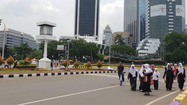 Situasi terkini di Patung Kuda jelang aksi bela Tauhid. (Foto: Fadjar Hadi/kumparan)