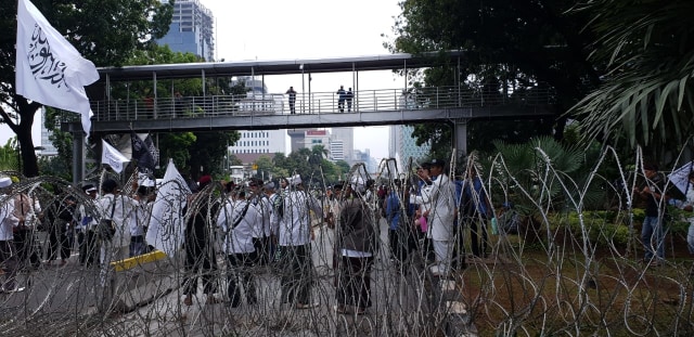 Massa mulai berkumpul di Patung Kuda, Jumat (2/11/2018). (Foto: Fadjar Hadi/kumparan)