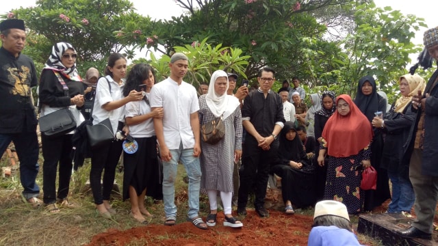Suasana pemakaman George Taka. (Foto: Ainul Qalbi/kumparan)