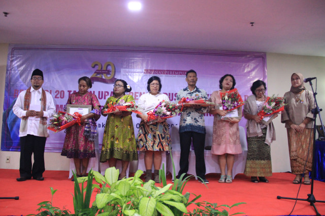 Perwakilan Keluarga dari para Perempuan Pembela HAM yang mendapat tribute dari Komnas Perempuan. (Foto: dok. Komnas Perempuan)