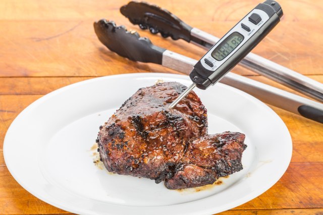 termometer daging (Foto: Flickr/socialmediasl444)