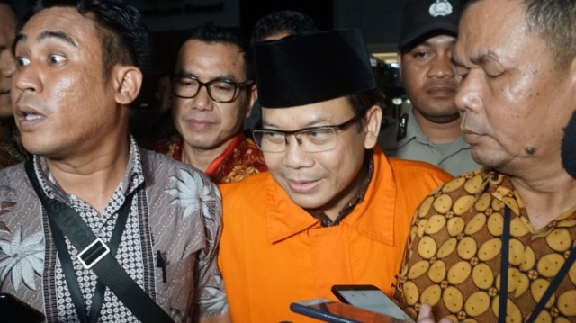 Taufik Kurniawan resmi ditahan KPK (Foto: Fanny Kusumawardhani/kumparan)