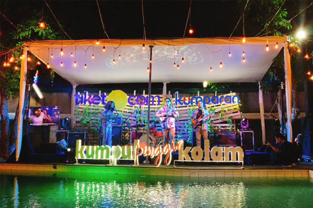 Menjelang Weekend, Ikutan Kumpul Pinggir Kolam Bersama Pecinta Liburan (2)