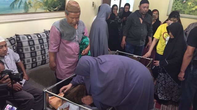 Suasana rumah duka Syachrul Idrus, penyelam relawan CSSA dive. (Foto: Nuryatin Phaksy Sukowati/kumparan)