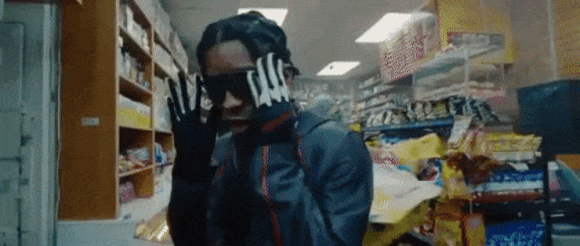 ASAP Rocky dan FKA Twigs dalam video klip 'Fukk Sleep' (Foto: YouTube ASAP Rocky)