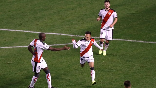 Alvaro Garcia merayakan gol ke gawang Barcelona. (Foto: REUTERS/Javier Barbancho)