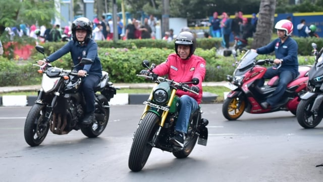 Jokowi naik moge ke pasar di Tangerang, Minggu (4/11/2018). (Foto: Dok. Biro Pers Setpres)