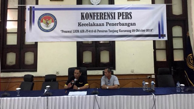 Penjelasan KNKT soal hasil download data black box jenis FDR milik pesawat Lion Air JT 610 PK-LQP. (Foto: Mirsan/kumparan)