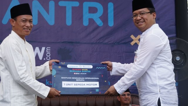 Penyerahan bantuan 1 unit sepeda motor dari PT Bank Negara Indonesia (Persero) Tbk (BNI) kepada S-PEAM, Pasuruan, Jawa Timur. (Foto: Fitra Andrianto/kumparan)
