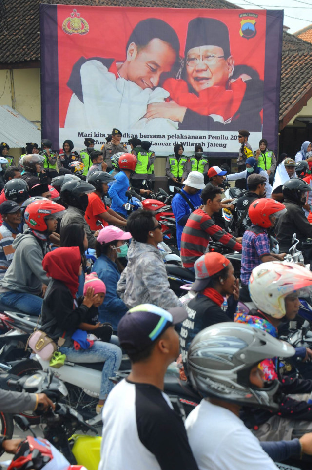 Sejumlah warga melakukan aksi damai Save Tampang Boyolali di Boyolali, Jawa Timur (04/11/2018). (Foto: ANTARA FOTO/Aloysius Jarot Nugroho/)