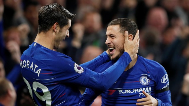 Morata dan Hazard merayakan gol Chelsea. (Foto: REUTERS/David Klein)