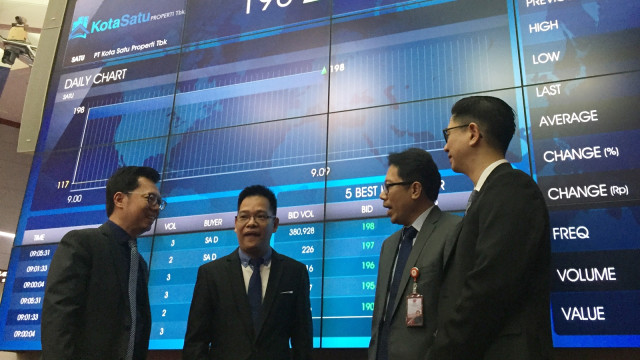 Direksi PT Kota Satu Properti di Main Hall Bursa Efek Indonesia, Senin (5/11/2018). (Foto: Selfy Momongan/kumparan)
