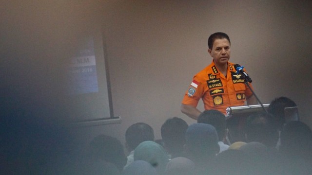 Kepala Basarnas Marsekal Madya TNI Muhammad Syaugi dalam konferensi pers proses evakuasi Lion Air JT 610. Foto: Fanny Kusumawardhani/kumparan