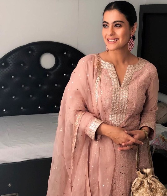 Ramai Merayakan Diwali, Intip 7 Gaya Keren Artis India Memakai Sari (2)