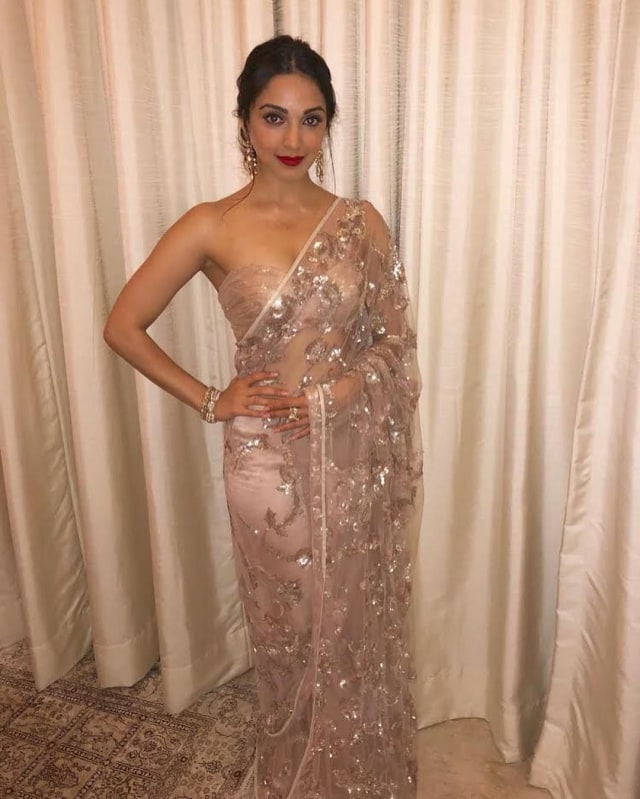 Ramai Merayakan Diwali, Intip 7 Gaya Keren Artis India Memakai Sari (7)
