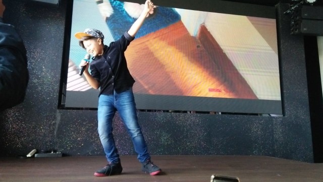 Tak Hanya beryanyi, Andrew Barret Pun Bisa Menulis Lagu