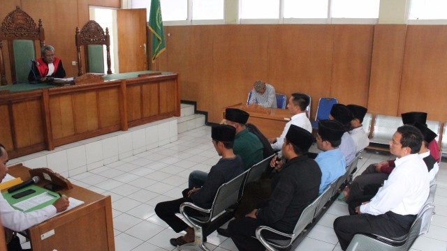 Suasana persidangan dua anggota Banser Faisal Mubaraq dan Mahfudi Syarifudin dalam kasus pembakaran bendera berlafal tauhid di Pengadilan Negeri Garut, Senin (5/11/2018). (Foto: Igo/kumparan )