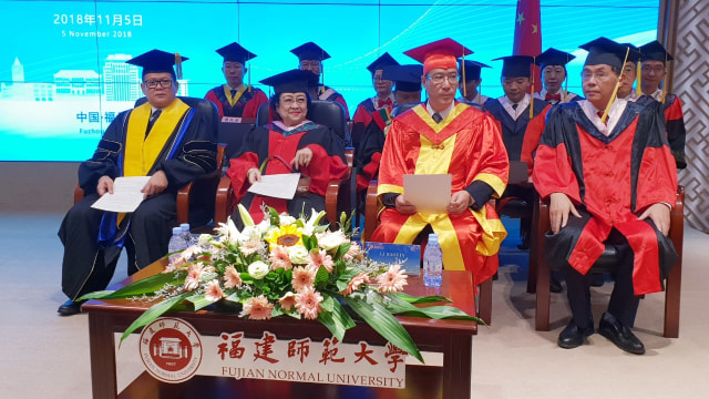 Megawati saat menerima gelar doktor dari Fujian Normal University. (Foto: Dok. Tim Media Megawati)