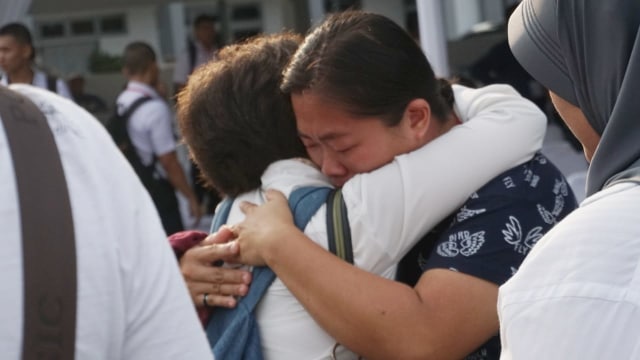 Keluarga korban pesawar Lion Air JT 610 PK-LQP di Kolinlamil, Jakarta Utara. (Foto: Jamal Ramadhan/kumparan)