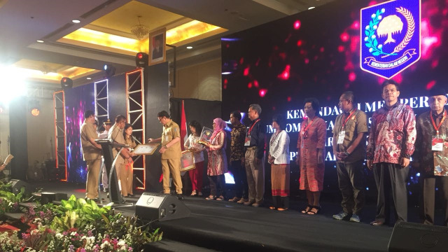 Mendagri Tjahjo Kumolo berikan penghargaan kepada sejumlah ormas yang berjasa bagi bangsa, Hotel Redtop, Pacenongan, Selasa (6/11/2018). (Foto: Ricad Saka/kumparan)