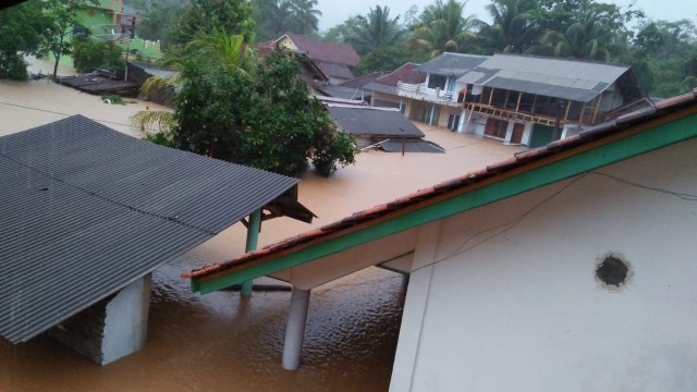Banjir dan longsor menerjang Kecamatan Cipatujah, Tasikmalaya, Jawa Barat. (Foto: Dok. Kapusdatin BNPB Sutopo Purwo Nugroho)