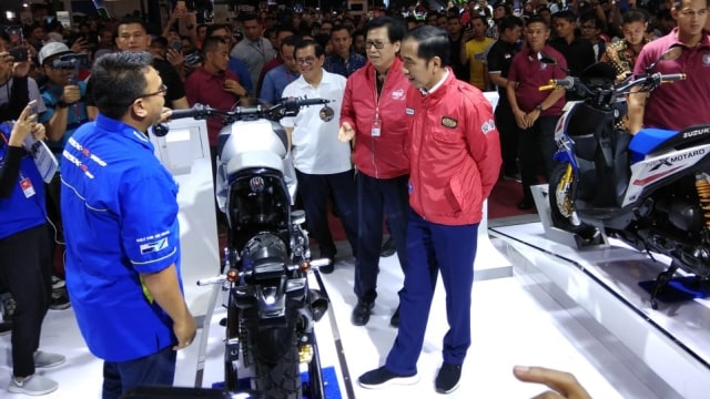 Jokowi Melihat Motor Modifikasi Suzuki (Foto: dok. Suzuki)