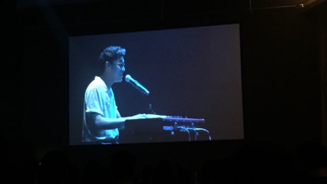 Ardhito Pramono buka konser Kenny G (Foto: Maria Gabrielle Putrinda/kumparan)