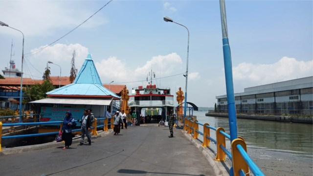 Dermaga Ujung. (Foto:  Nuryatin Phaksy Sukowati/kumparan)