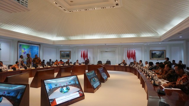 Suasana ratas lanjutan pembahasan penyediaan rumah bagi ASN, TNI, dan Polri di kantor Presiden, Rabu (7/11/2018). (Foto: Yudhistira Amran Saleh/kumparan)