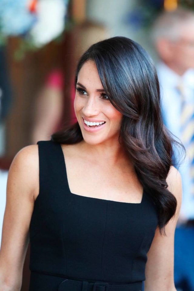 Punya Dahi Lebar? Contek 6 Gaya Rambut ala Meghan Markle