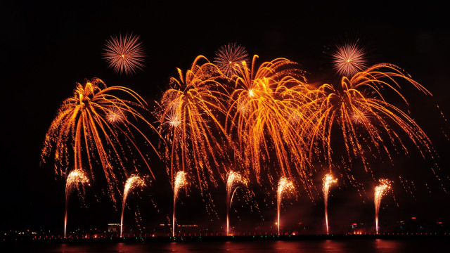 Kembang api di Bonfire Night, Inggris (Foto: Flickr/Norman Wilkinson)
