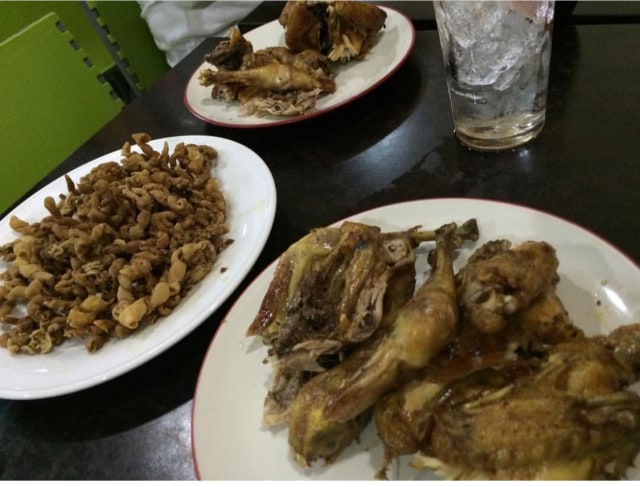 Ayam Goreng Berkah Rahmat. (Foto: Dok: Instagram.com/anggitaprl)