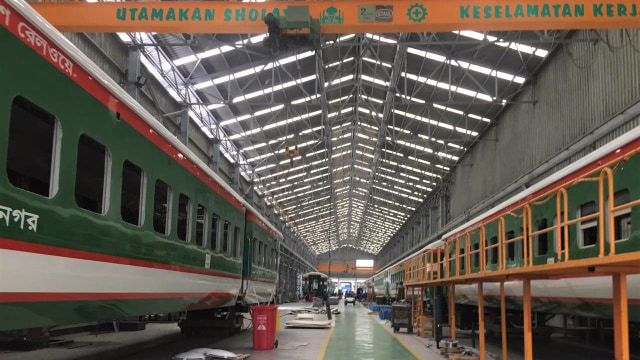 Suasana Pabrik PT INKA (Persero) di Madiun, Jawa Timur, Kamis (7/11).  (Foto: Abdul Latif/kumparan)