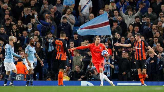 Andriy Pyatov di laga Shakhtar Donetsk vs Manchester City. (Foto: REUTERS/Darren Staples)