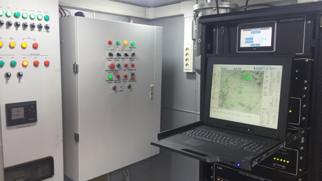 Len S-200 Air Surveillance Radar 2D buatan PT LEN Persero dipamerkan di Indo Defence 2018 Ekspo & Forum di Jakarta Expo Internasional Kemayoran. (Foto: Nurul Nur Azizah/kumparan)