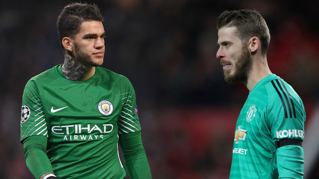 Ederson Morales versus David de Gea di Derbi Manchester. (Foto: AFP / Reuters)