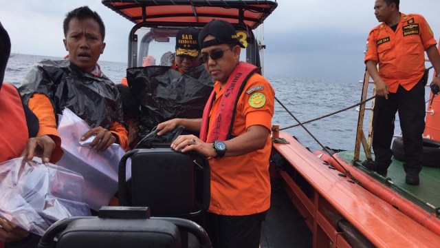 Hujan Mulai Turun di Lokasi Pencarian Lion Air JT-610. (Foto: Reki Febrian/kumparan)