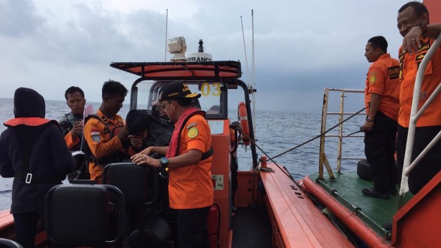 Hujan Mulai Turun di Lokasi Pencarian Lion Air JT-610. (Foto: Reki Febrian/kumparan)