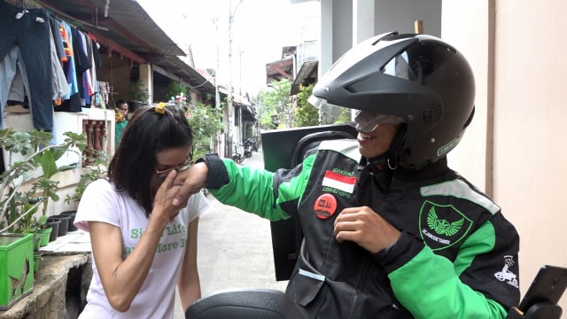 Kardiwan, Mi Fans dan Kurir Go-Send. (Foto: Bianda Ludwianto/kumparan)