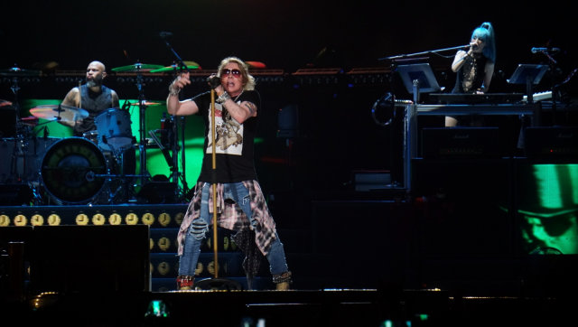 Konser Guns N Roses di Stadion Utama Gelora Bung Karno, Jakarta, Kamis (8/11). (Foto: Nugroho Sejati/kumparan)