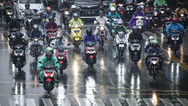 Ilustrasi hujan di Jakarta (Foto: ANTARA FOTO/Aprillio Akbar)
