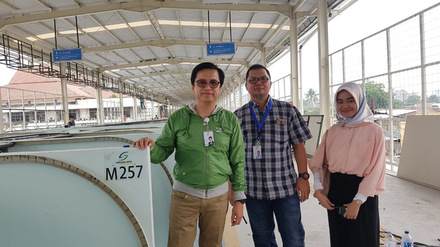 Direktur Utama PD Pembangunan Sarana Jaya, Yoory C Pinonto (kiri) di pembangunan skybridge Tanah Abang, Jumat (9/11/2018). Foto: Efira Tamara/kumparan