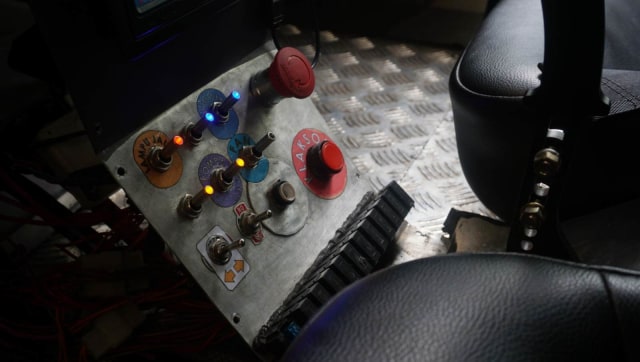 Dirut Bisnis Regional PLN, Haryanto melepas keberangkatan mobil listrik Blits dan Kasuari di Kantor PLN Distribusi Jakarta Jaya, Jakarta, Jumat (9/11).   (Foto: Fanny Kusumawardhani/kumparan )