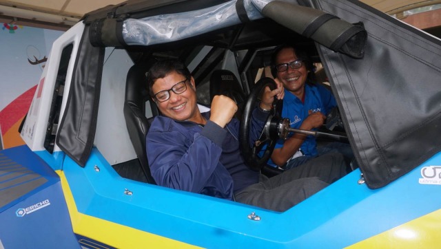 Dirut Bisnis Regional PLN, Haryanto melepas keberangkatan mobil listrik Blits dan Kasuari di Kantor PLN Distribusi Jakarta Jaya, Jakarta, Jumat (9/11).   (Foto: Fanny Kusumawardhani/kumparan )