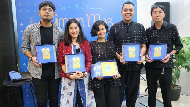 Petra Sihombing, Dian Sastrowardoyo, Chitra Subyakto, TULUS, Davy Linggar di Peluncuran koleksi Timun Mas musim Rintik 2018 dan buku dongeng Timun Mas dari Sejauh Mata Memandang. (Foto: Dok. Sejauh Mata Memandang)