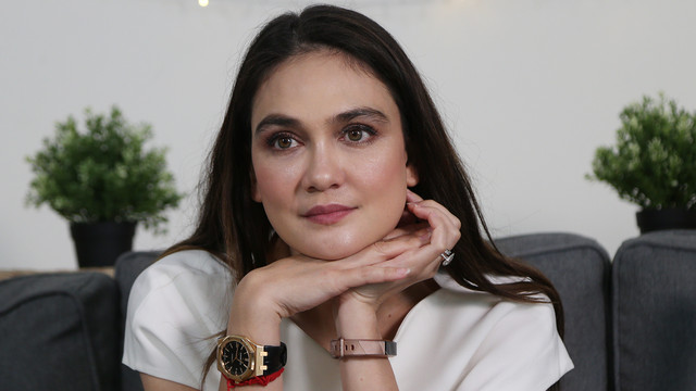 Aktris Indonesia, Luna Maya saat berkunjung ke kumparan. (Foto: Aditia Noviansyah/kumparan)
