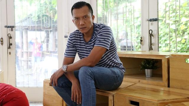 Aktor Rifnu Wikana saat berkunjung ke kumparan. (Foto: Aditia Noviansyah/kumparan)